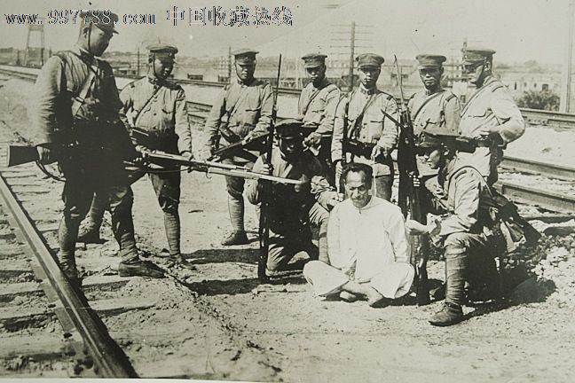 民国1931年日军士兵扣圧中国市民老照片