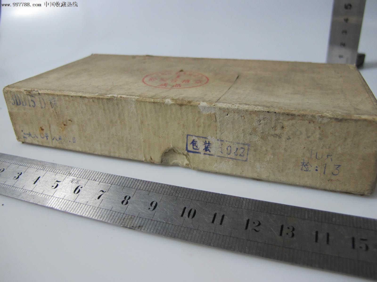 上海江南无线电厂出品,每个都有检验标签,根本砸不开,只能锯开展示内*构造。店主不懂标签上的数字字母含义。望行家指点,有803-2,803-6,803-8,803-10。比较抢手,所以暂时先论个卖。买10个送原包装盒,32年前的东西了,本店不能包好用。