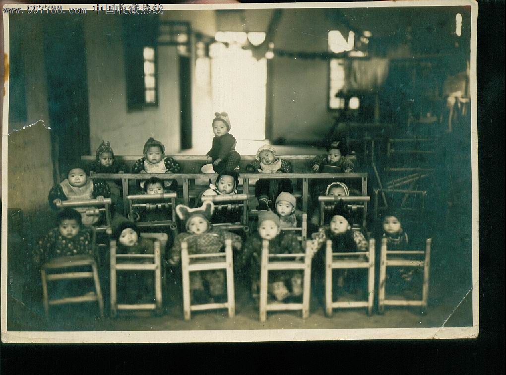 托儿所的小宝宝_老照片_飞云斋