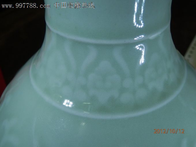 文革左右景德镇厂货青瓷暗刻花瓷器赏瓶,青瓷