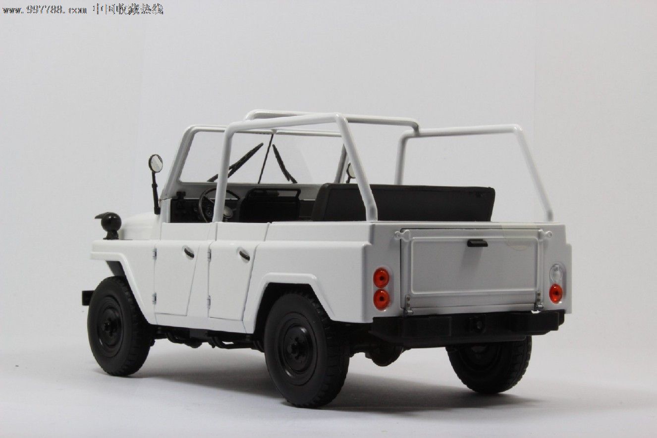 1:18合金成品限量款北汽北京吉普212bj212白色敞篷版