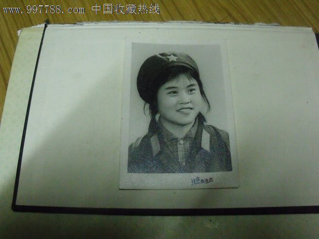 1970年代英姿勃发的女军人照片一张-价格:15元-se14579644-老照片-零售-中国收藏热线