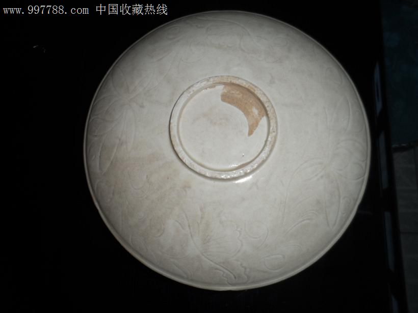 定窑葵口刻画大碗,尺寸直径20cm高3.6cm底足经6.2cm