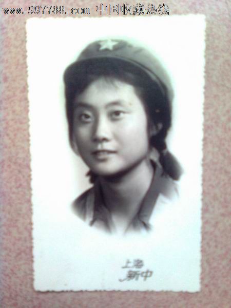 解放军女战士