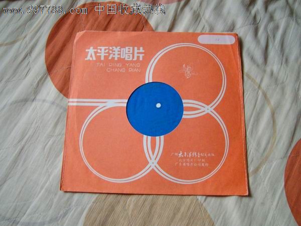 流行歌曲,普通话,,原包装,,,33转, 简介: 妈妈的吻,小机灵的歌,月儿