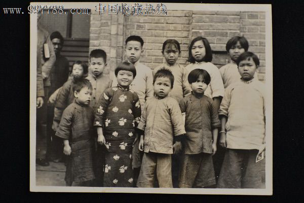 民国站排的男女儿童原版老照片带"泛银"