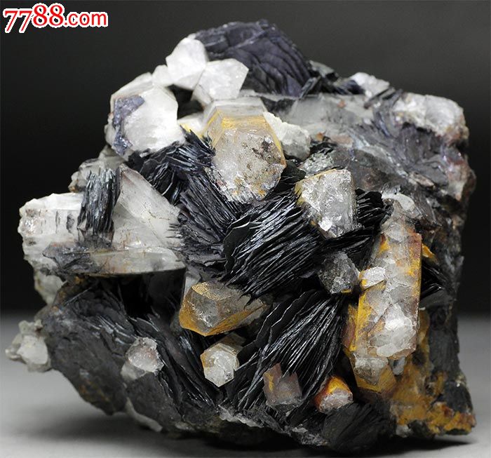 水晶镜铁矿共生矿物晶体