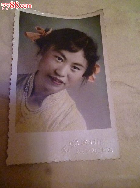 王开照相馆!50-60年代的手工上色!,老照片-->个人照片,老照片,普通人大人,六十年代(20世纪),手工上彩,2.1-4寸,有齿边,相关题跋,单张,无底片,se16717270,零售,中国收藏热线