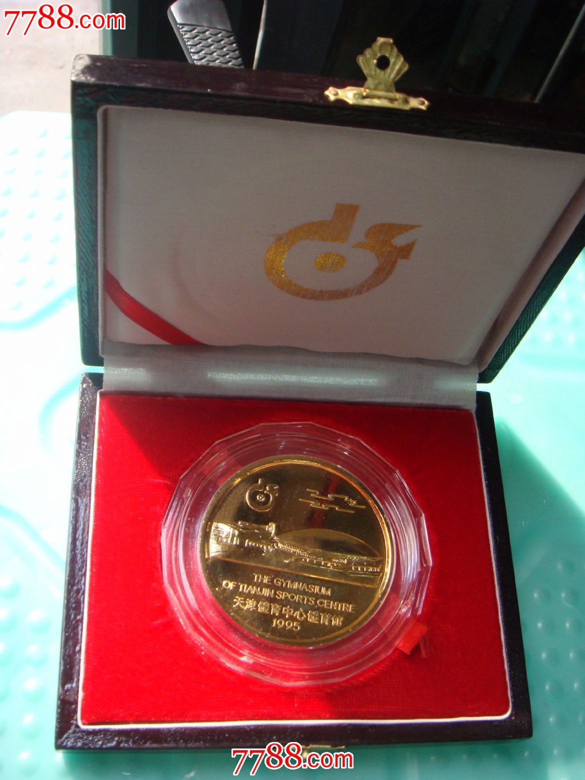 第43届世乒赛精制镀金纪念章-体育运动徽章--