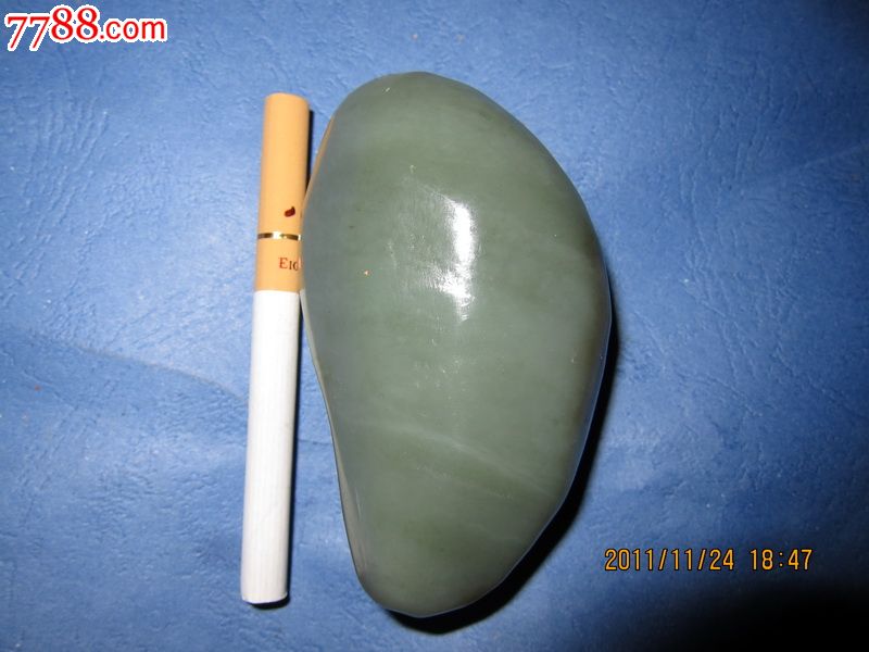 和田青玉大手把件,玉质好油润,硬度高。手工雕