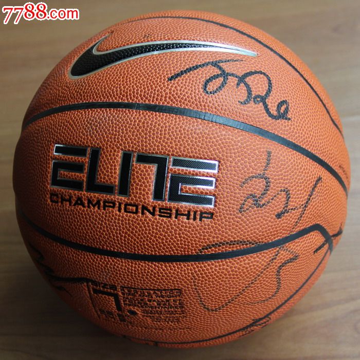 2012年中国男篮国家队队员亲笔签名耐克篮球