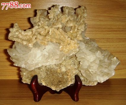 天然水晶(形似中国版图)高14cm、宽17.8cm、