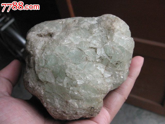 罕见的天然绿水晶
