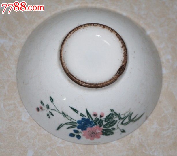 请求古玩专家鉴别这只陶瓷碗是什么朝代的工艺品,印章图片