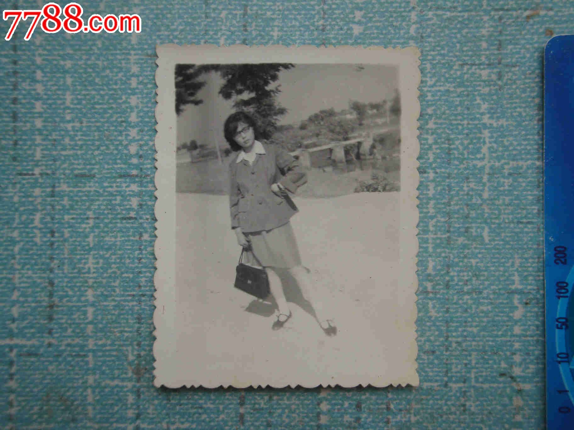 <em>70年代*美女</em>,老照片-- 个人照片,老照片,普通人