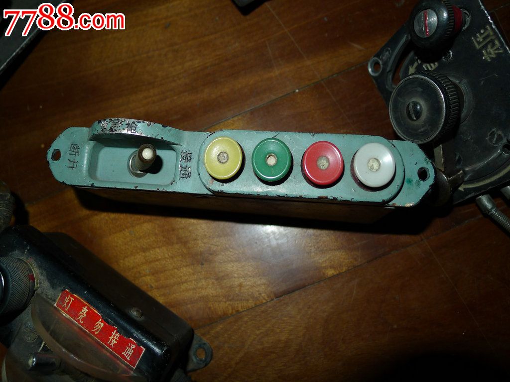 歼6战斗机上的拆机件三大四小_其他测量仪器