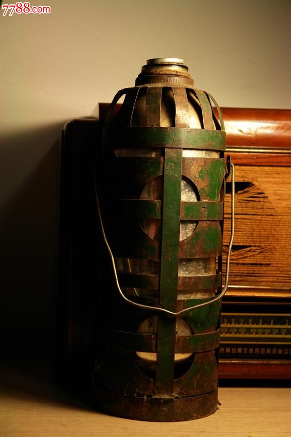 60年代的铁皮暖瓶保温瓶之一怀旧装饰物