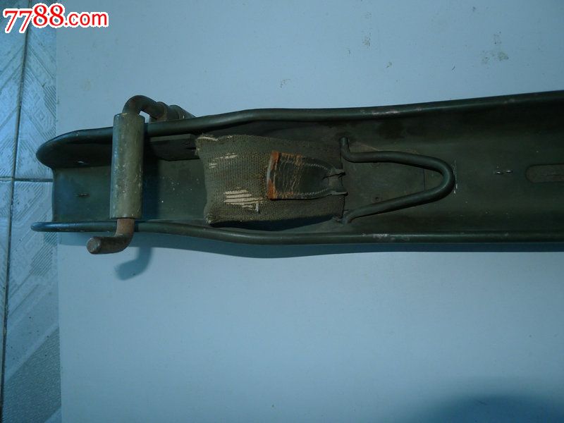 美军威利斯吉普车上的枪架_铁兵器_军壶收藏