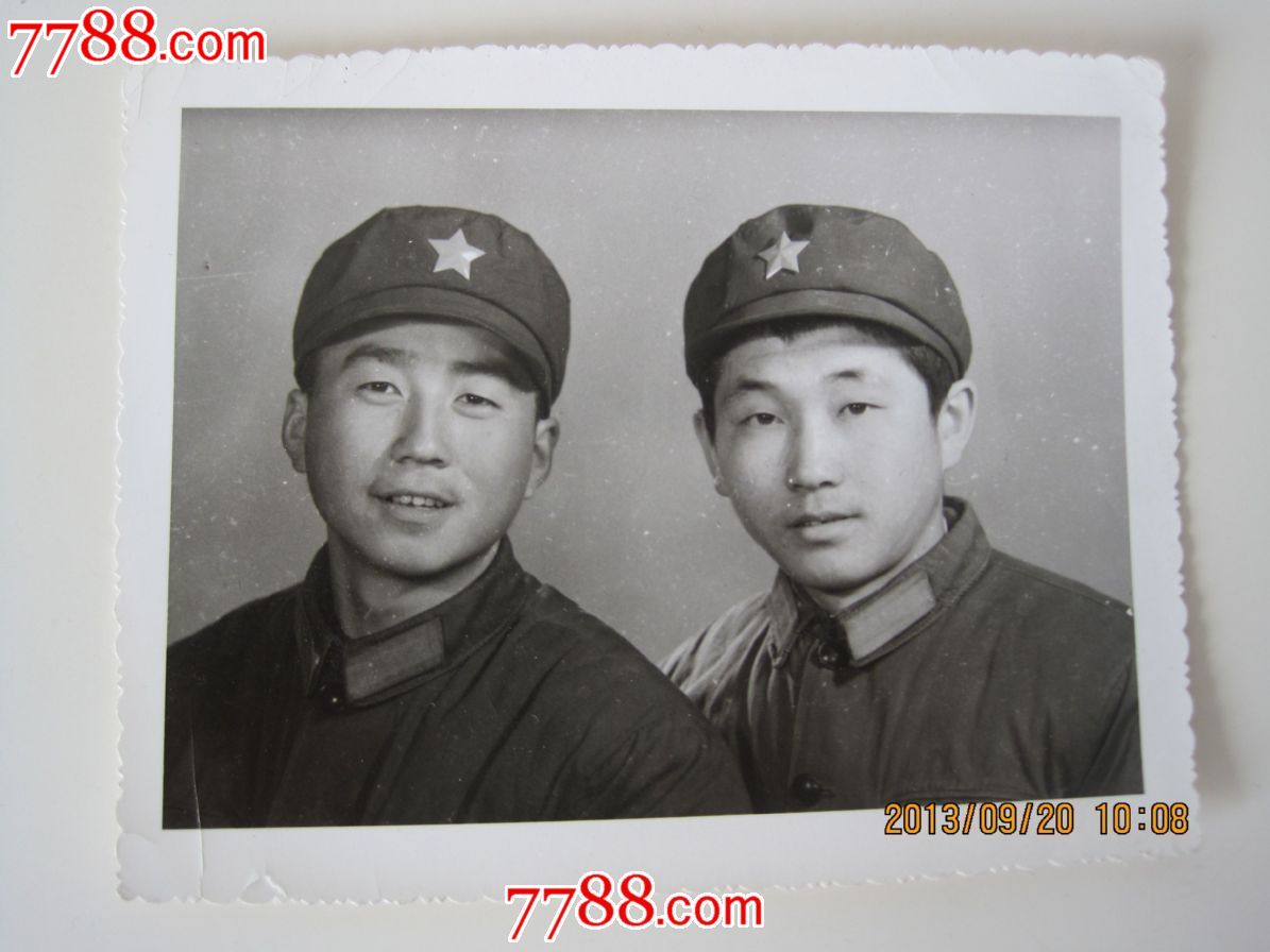 战友情难忘,老照片-->小型合影照片,老照片,军人合影,八十年代(20世纪),黑白,4.1-6寸,有齿边,相关题跋,单张,无底片,se19772871,零售,七七八八老照片收藏
