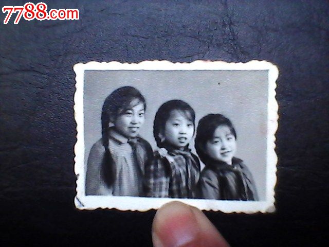 1960年三年自然灾害时期三位女生小学留影照v时期大胸女生图片