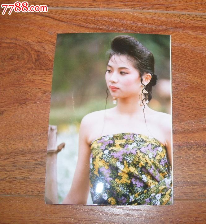八十年代末时尚美女