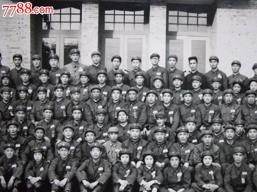 中国共产党中国人民解放军第四军医大学首届代表大会全体合影1955,5