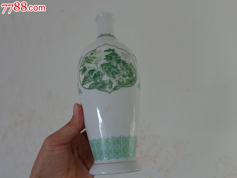 山西竹叶青酒老酒瓶(是陶瓷,金边老酒瓶,不是玻