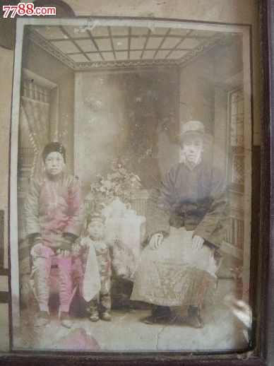 古玩民俗收藏品民国全家福老照片》小脚女子有镜框-价格:380元-se21070230-老照片-零售-中国收藏热线