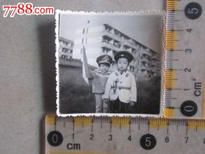 穿军装的儿童合影(老照片)