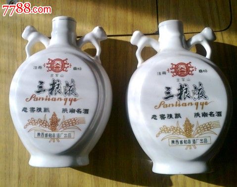 三粮液人物酒瓶一对