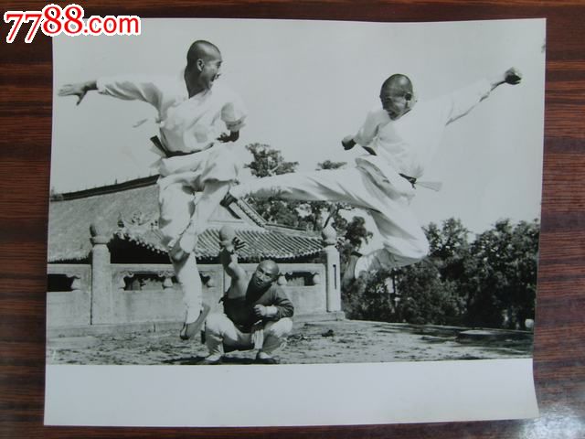 李连杰主演首部电影《少林寺》大剧照8枚