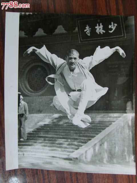 李连杰主演首部电影《少林寺》大剧照8枚