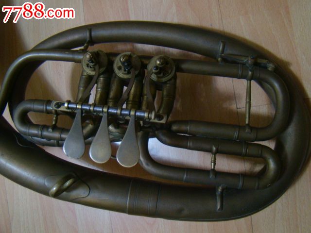 旅大铜管乐器厂出品[[中号]][[前进牌]]五十年代产品;尺寸;680mm