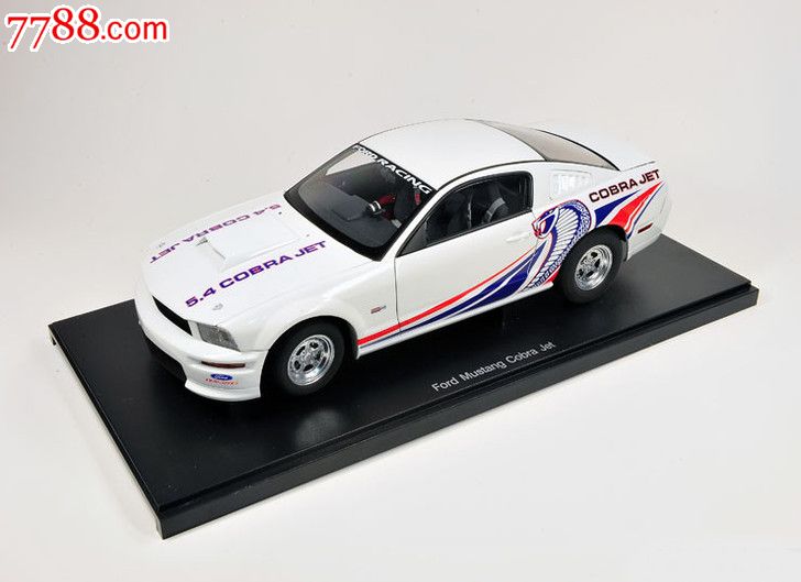 产品名称:福特野马GET产品品牌:奥拓阿AUTOART产品材质:金属,树脂,胶皮(等多种材料)产品比例:1:18产品颜色:白色产品包装:原厂透明纸盒全新包装+展示底座产品原产地:德国产品生产地:中国产品介绍:此款模型长25cm全新包装!车模有展示底托!合金材质,金属烤漆,左右两侧车门打开,四轮转动,方向盘控制前轮左右转向,带展示底座。!