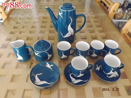 博山陶瓷厂蓝釉手绘留白描金仙鹤图案茶具一套