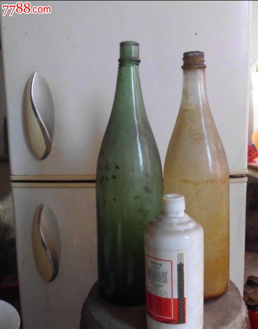 两个大酒瓶