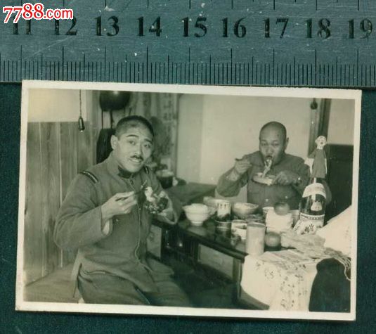 鬼子曹长,上士,一杠三星,老照片-- 小型合影照片