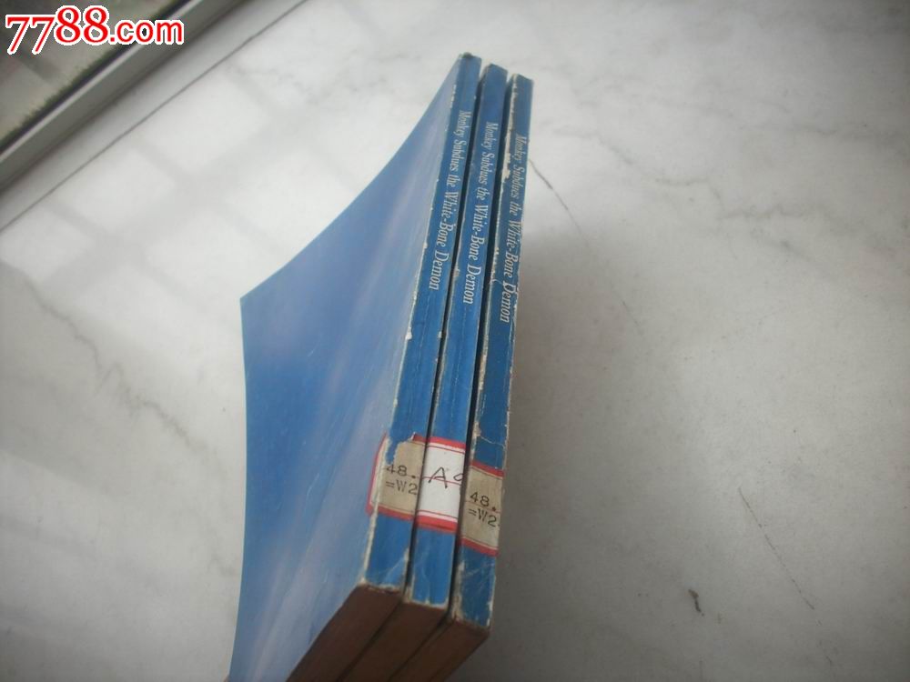 1976年3印--孙悟空三打白骨精(英文版)!16开。