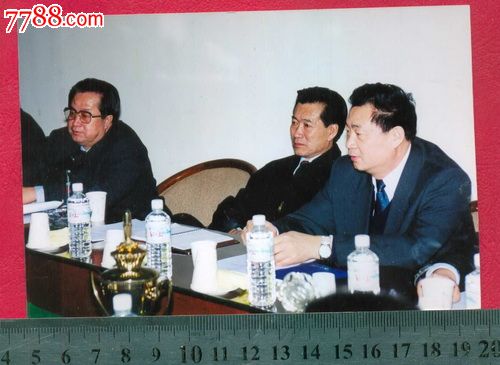 原沈阳市长慕绥新夫人贾女士在友人婚礼上,老