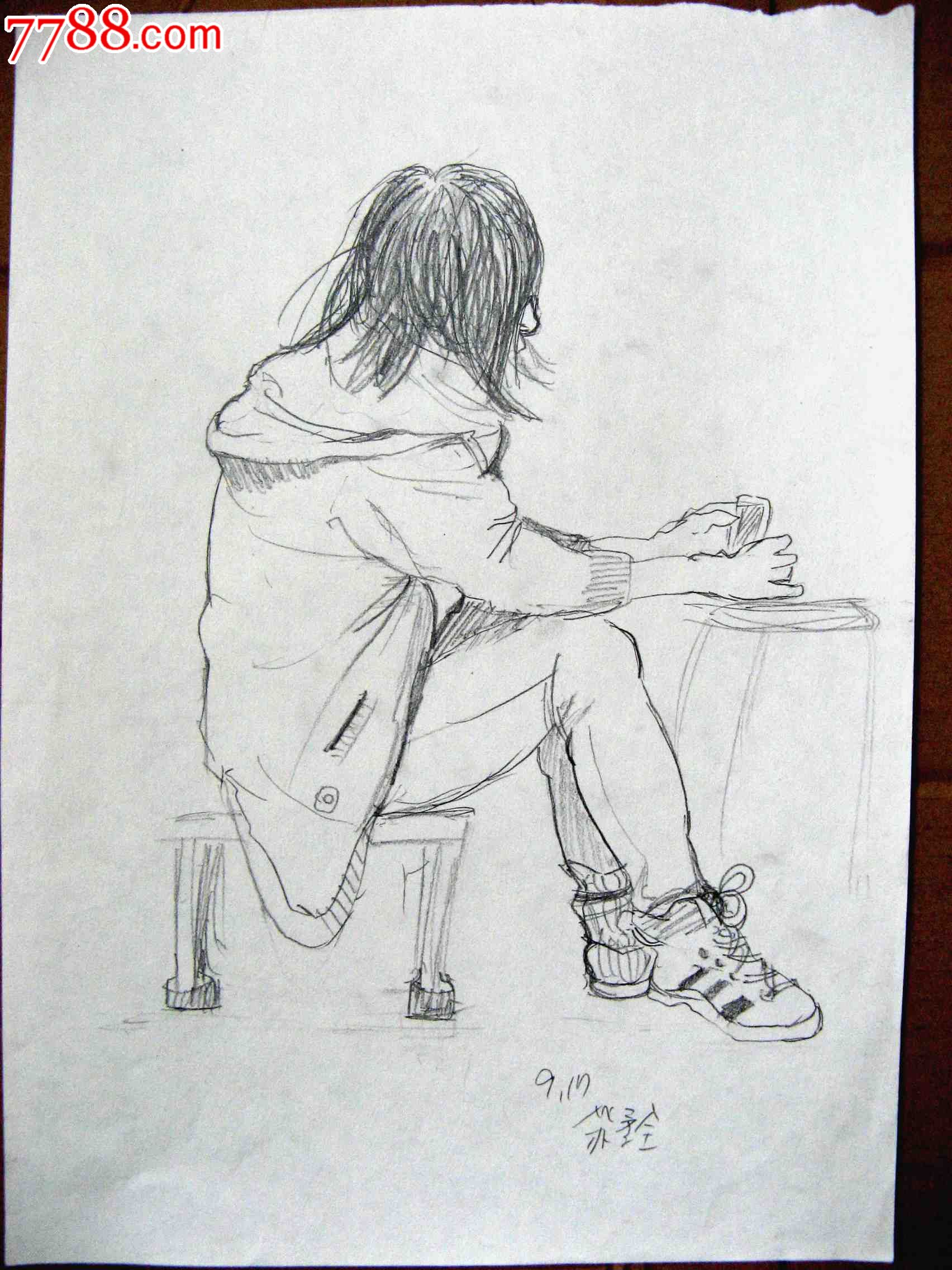 素描人物画2幅:坐着休息的女生