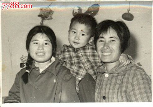 新疆<em>农村母女</em>与小孩照片1张,老照片-- 个人照片