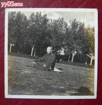 打坐的老者【民国老照片】,老照片-- 个人照片