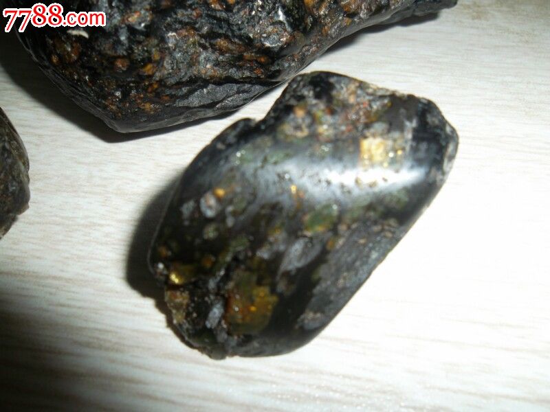 琥珀原石[煤黄线]