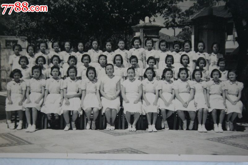 民国<em>女子学校</em>合影赠送李<em>校长</em>13.5*8.5厘米,老照