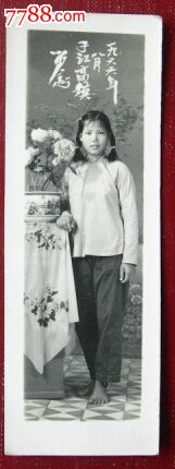 南国“打赤脚”美女,1966年,广州市白云区江高镇【老照片】,老照片-->个人照片,老照片,普通人大人,六十年代(20世纪),黑白,2.1-4寸,无齿边,相关题跋,单张,无底片,se25091887,零售,力生坊