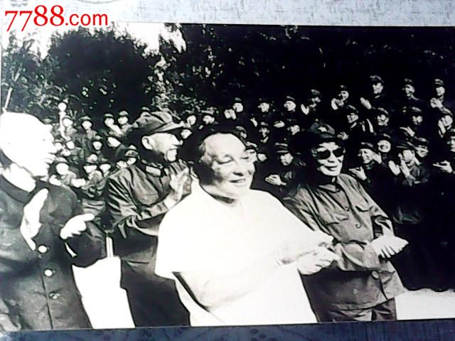 ... 王 震 坐镇 新疆 参观 王 震 塑像 王 震 新疆 图片