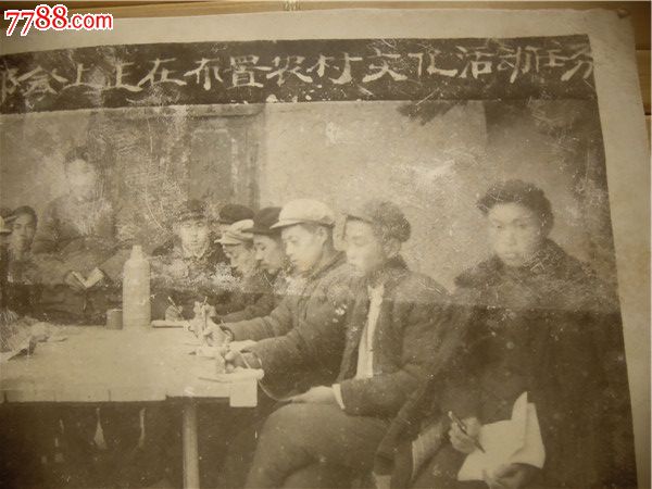 照片465,冯书记在干部会上布置农村文化活动任