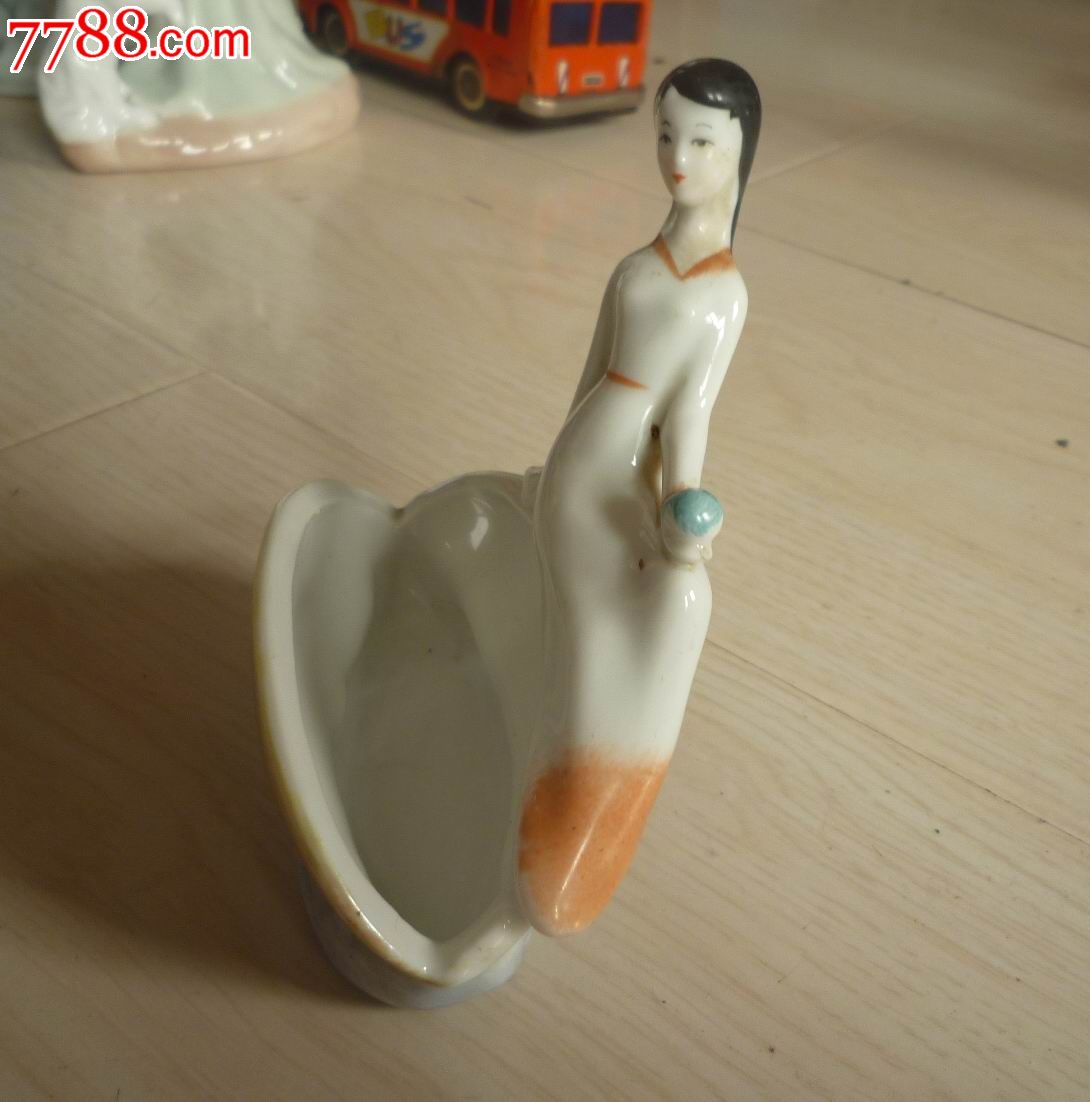 怀旧经典收藏瓷器贝壳上的人鱼小公主女孩造型