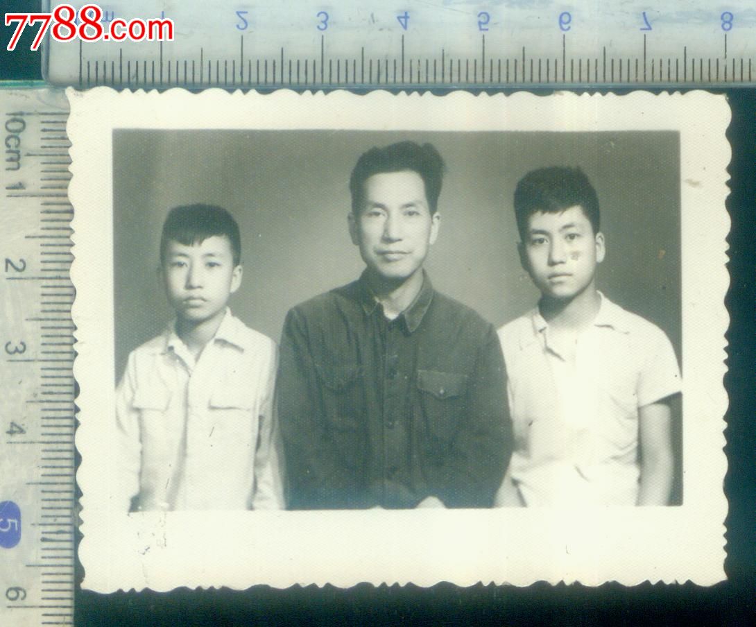 六十年代父子三人合影