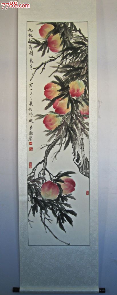 王显翱寿桃作品【九桃献寿图】画芯的尺寸136*34(已裱